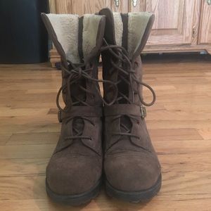 Shoedazzle combat boots with fur brown size 8